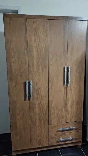 Guarda roupa 4 portas 2 gavetas