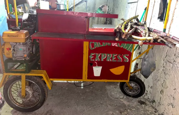 Carinho e máquina de caldo de cana