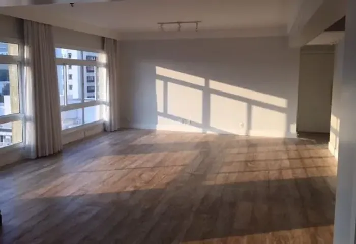 Apartamento 180 m² no Jardim Paulista com 2 Quartos sendo 1 Suíte, 2 Vagas de garagem à Ve