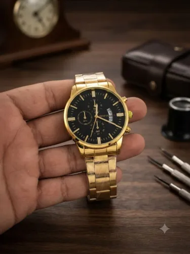 Relógio Masculino Clássico em Aço Dourado com Mostrador Preto e Cronógrafos