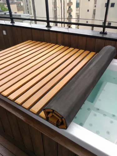 Capa em madeira de Deck com borracha para piscina