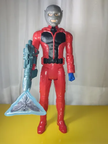 Boneco Homem Formiga com Acessório.