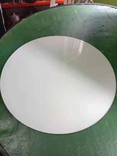 Prato de bolo vidro branco com pe 50 cm