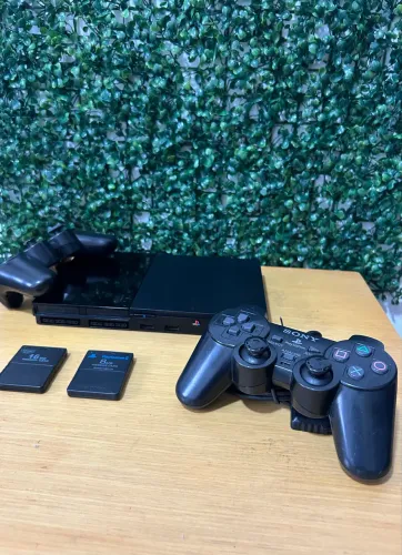 PlayStation 2 + 2 Controles + Memory 8MB e 16MB + Pendrive 32GB