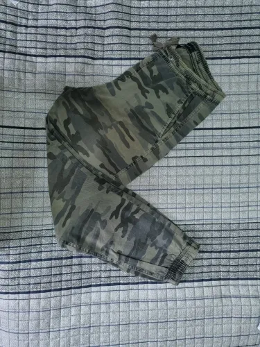 Calça sarja camuflada