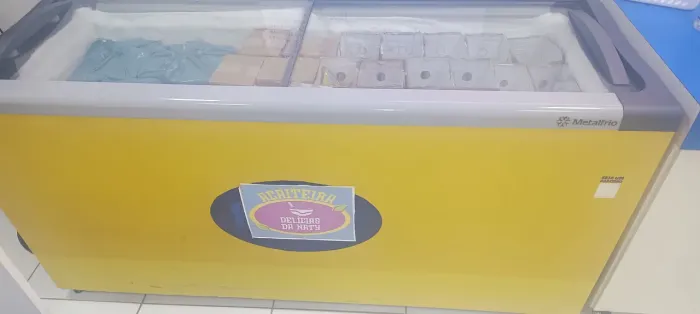 Freezer metalfrio expositor horizontal 504 L 220 v novo menos de 1 ano de uso.