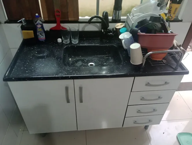 VENDE-SE PIA 4 GAVETAS SEMI/NOVA