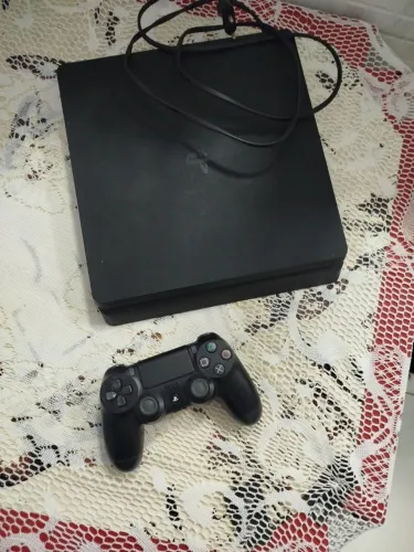 Vendo PS4 Slim + controle Usado