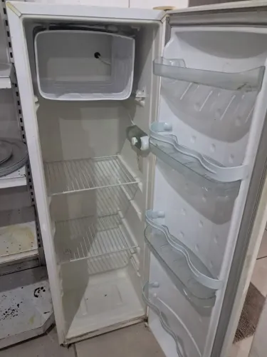Geladeira Consul média branca