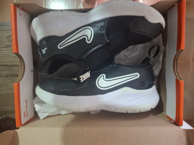 Tenis infantil nike 