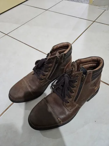 Bota marrom tamanho 39/40