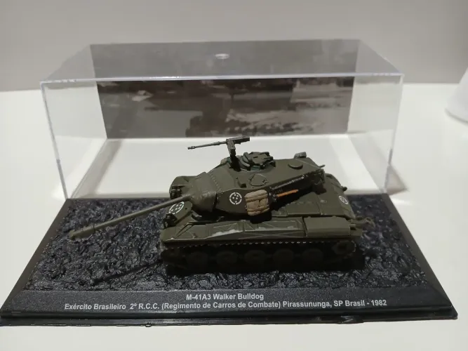 Miniatura de tanque de guerra