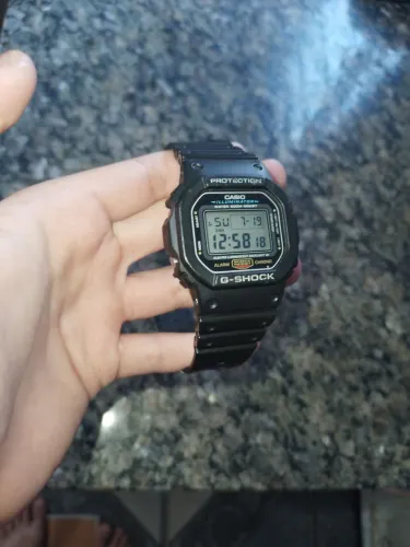 Relógio de por no braço relógio casio g-shock o relógio tá novo eu usei três vezes só