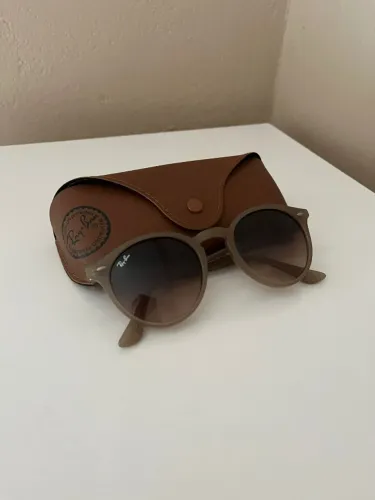 Ray-Ban RB2180