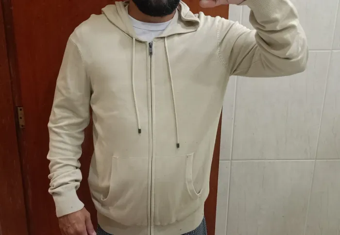 Casaco tricô capuz bege tamanho G 