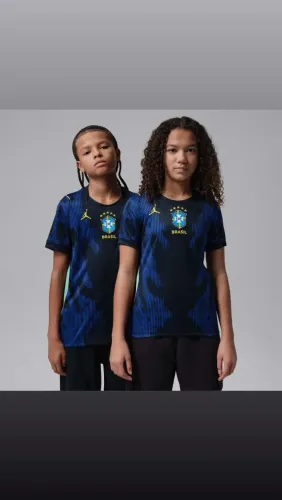 Conjunto infantil azul do Brasil