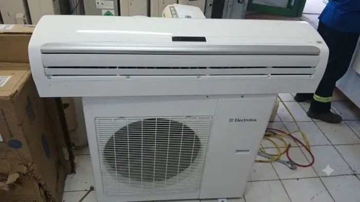 AR-CONDICIONADO ELECTROLUX 30.000 BTUs - REVISADO, INSTALADO E COM GARANTIA!