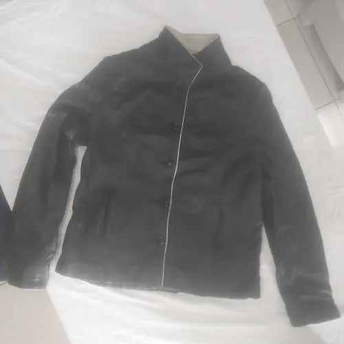 *Jaqueta de Couro Legítimo Lambskin Preta Gola Alta*