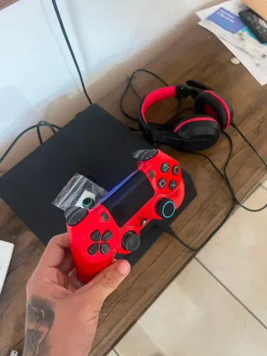 vendo ps4 + jogos e fone brinde