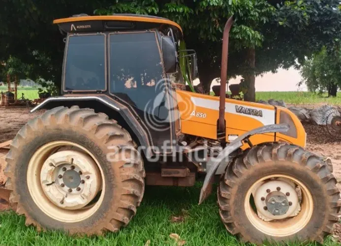 Trator Valtra A850 ano 2010