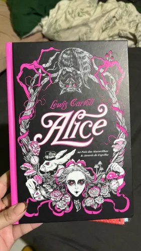 Livro Alice no país das maravilhas e Alice através do espelho