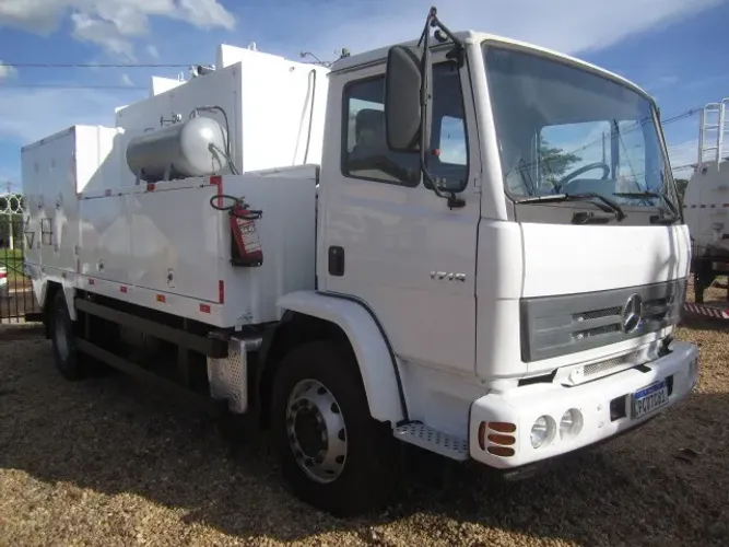 Mercedes Bens Atron 1719, Comboio Lubrificação e abastecimento