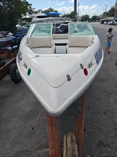 Lancha 19 pes, motor mercury 115 hp , opitimax 300 horas usoenos 300 hs uso