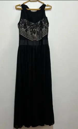 Vestido preto de festa longo