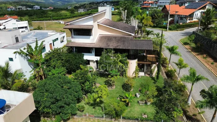 Vista Panorâmica! Casa com 4 Suítes em Condomínio fechado em Chã Grande/PE