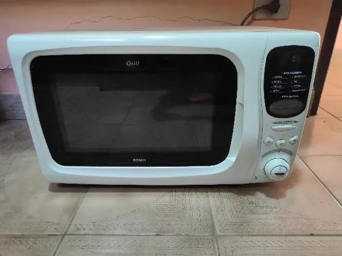 Forno Micro-ondas Bosch Grill 30L Branco 220v P00177K02 (Com defeito)