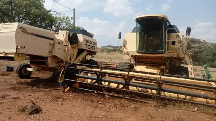 Colheitadeiras New Holland TC 57 2002 