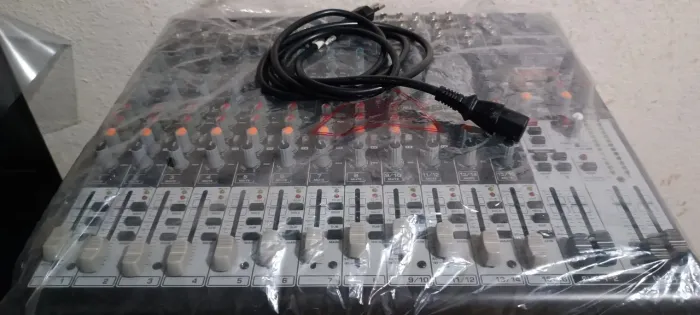 Mesa de Som Xenyx 2222usb (Aceito trocas)
