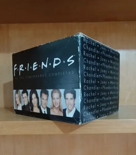 Caixa de DVD da série FRIENDS com as 10 temporadas completas