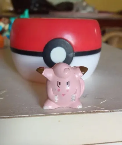 Boneco e pokebola pokemon clefairy guarana antartica caculinha