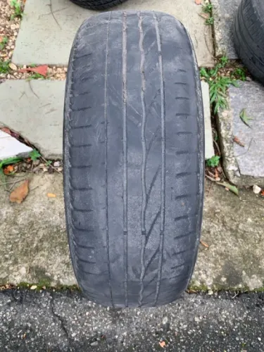 Pneu bridstone turanza 185/60/15 quebra galho