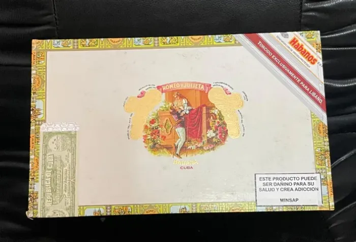 Caixa de charuto vazia Romeo y Julieta de colecionador com selo exclusivo para o Libano 
