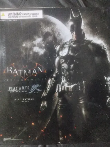 Batman Arkham Knight Play Arts Kai - Figura de Ação