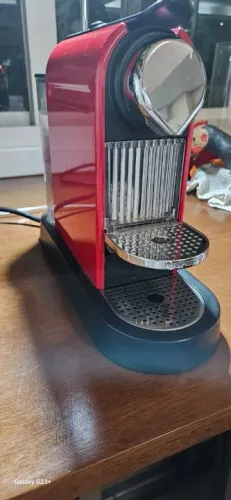 Cafeteira NESPRESSO citiz c110. Tenho vídeo, funcionando