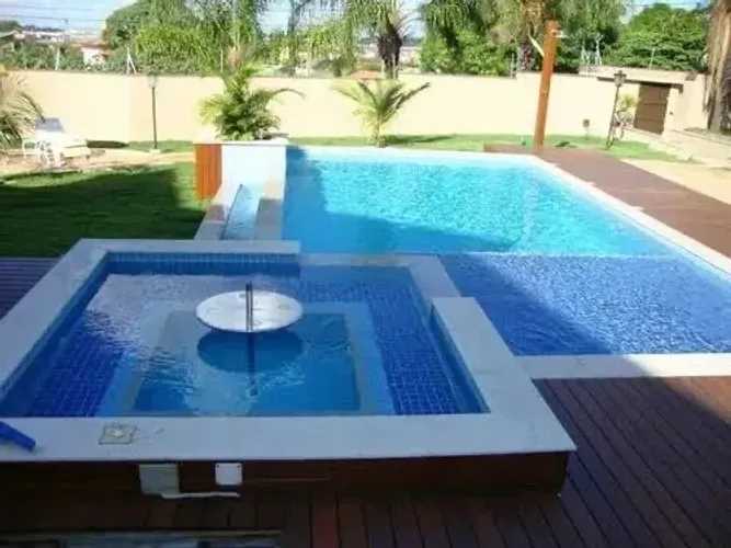 Construção de piscinas,manutenção.