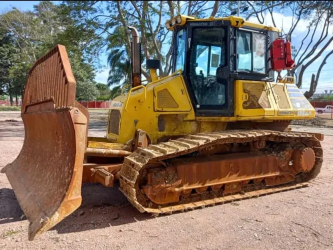 Trator de Esteira Komatsu D61 EX23 ano 2020 com 12.400 horas, em SP