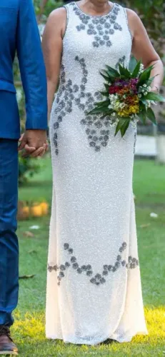 Vestido todo bordado