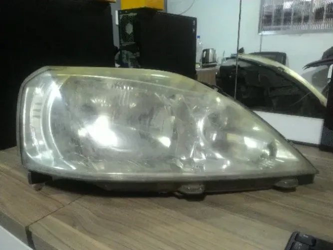 Farol Direito Renault Logan 2011 a 2013 260106344R