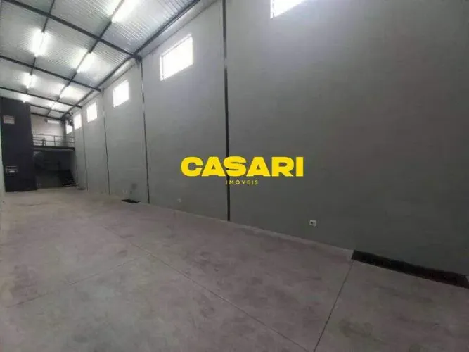 Galpão à Venda 150 m² Vila Palmares Santo André Moderno e Bem Localizado