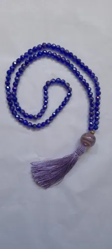 Colar de contas azul com tassel