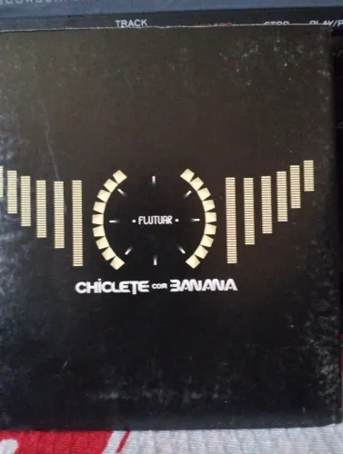 CD Chiclete com Banana - Flutuar