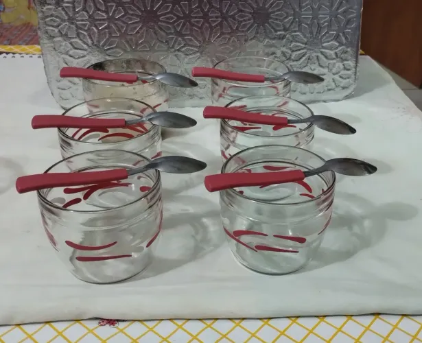 Jogo de sobremesa com colher de sobremesa ?