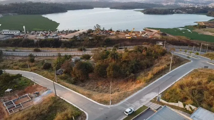 Excelente lote em Sarzedo, Condomínio Vista da Lagoa 