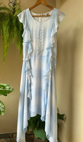 Roupa feminina  com babados 