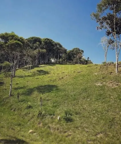 Terreno à venda em condomínio rural com 1.776,21 m² em Varginha, Santo Amaro da Imperatriz