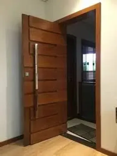 Fabricamos portas em madeira